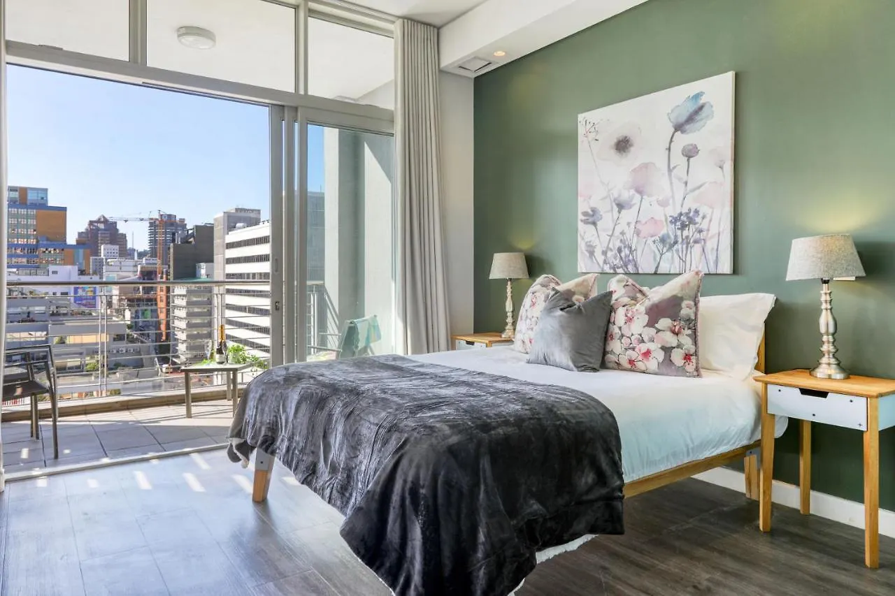 Backup-Powered Colourfull City Balcony Apartment Cape Town