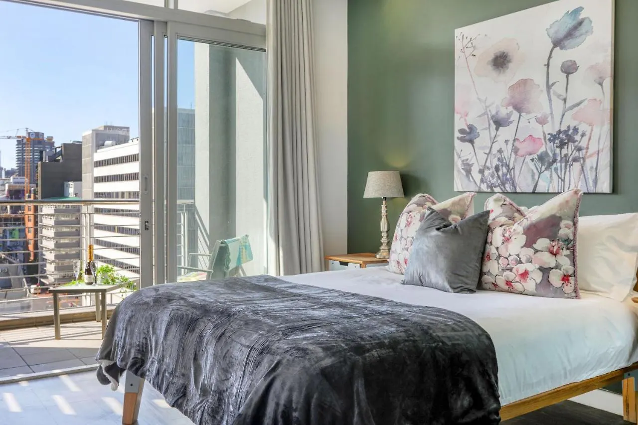 Backup-Powered Colourfull City Balcony Apartment Cape Town 0*,