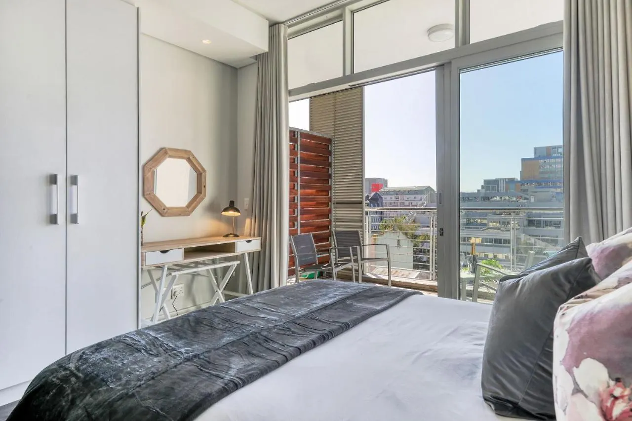 Backup-Powered Colourfull City Balcony Apartment Cape Town