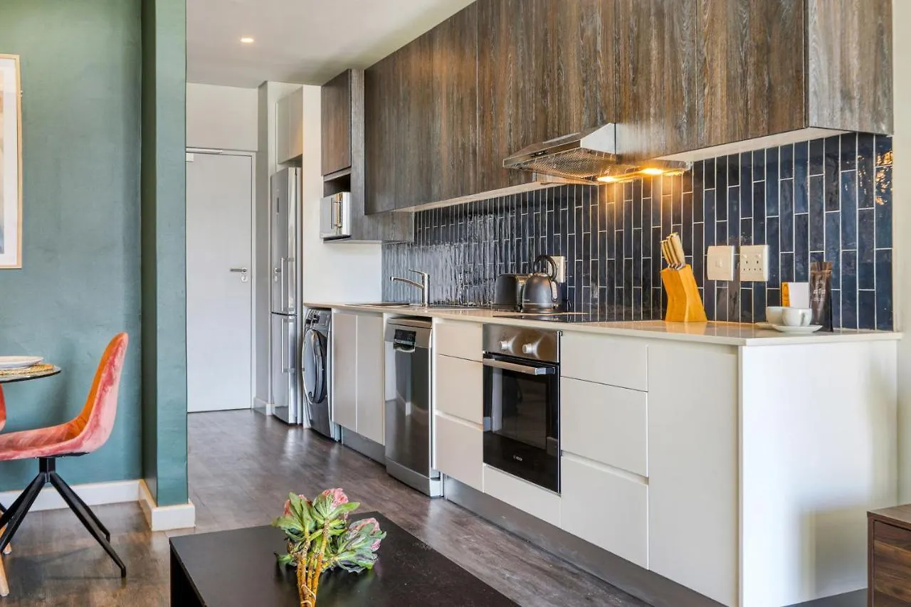Backup-Powered Colourfull City Balcony Apartment Cape Town
