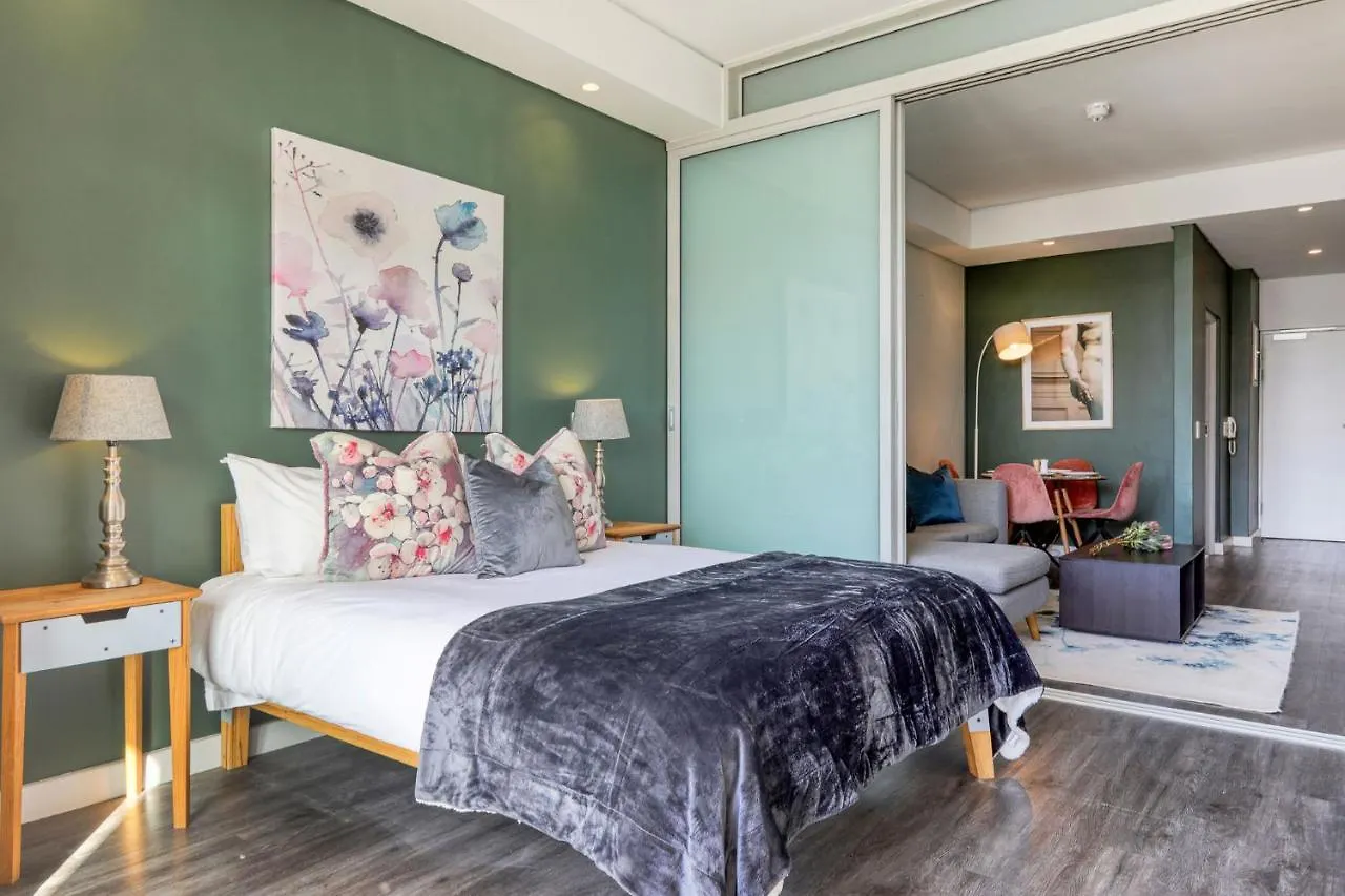 Backup-Powered Colourfull City Balcony Apartment Cape Town