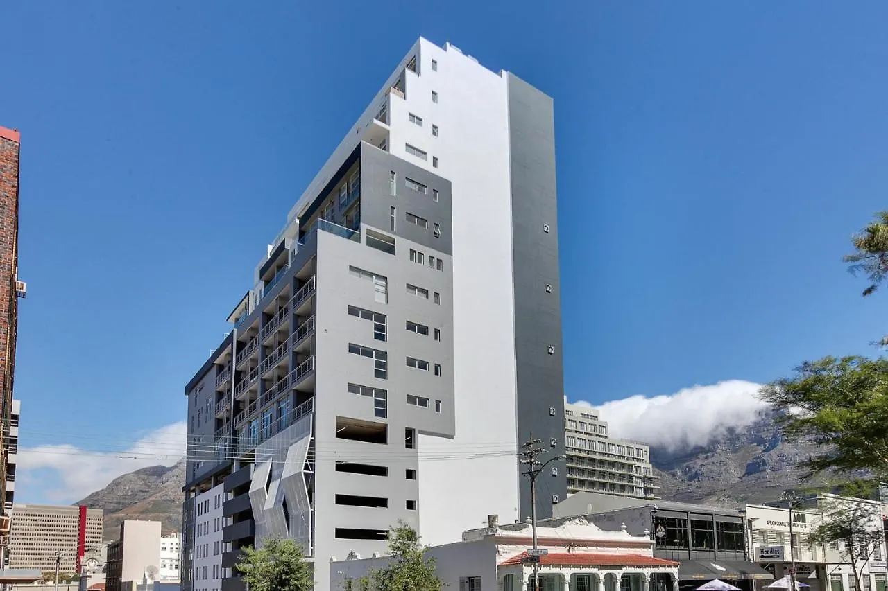 Backup-Powered Colourfull City Balcony Apartment Ciudad del Cabo